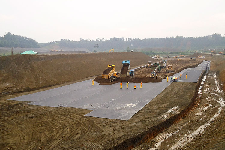 Base de represa en HDPE, Los Ríos