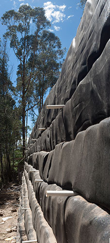Muro de tierra armada en Geotextil HP, Pichincha.
